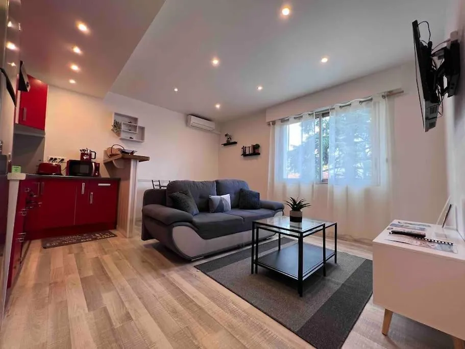Apartment Le Red Light : Apt 4 Prs, Clim, 300M Des Plages Antibes