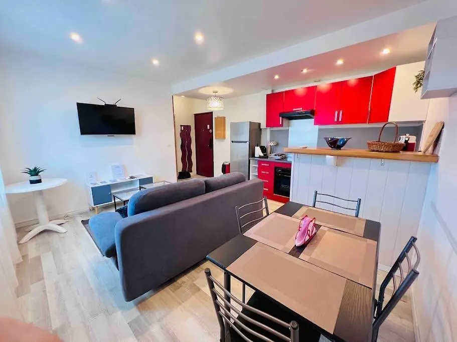 Le Red Light : Apt 4 Prs, Clim, 300M Des Plages Antibes