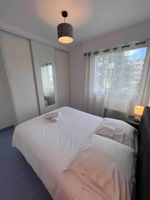 Apartment Le Red Light : Apt 4 Prs, Clim, 300M Des Plages Antibes