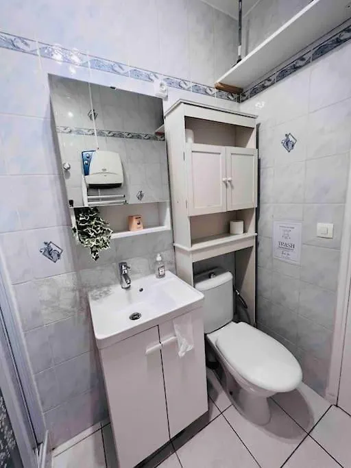 Le Red Light : Apt 4 Prs, Clim, 300M Des Plages Antibes Apartment