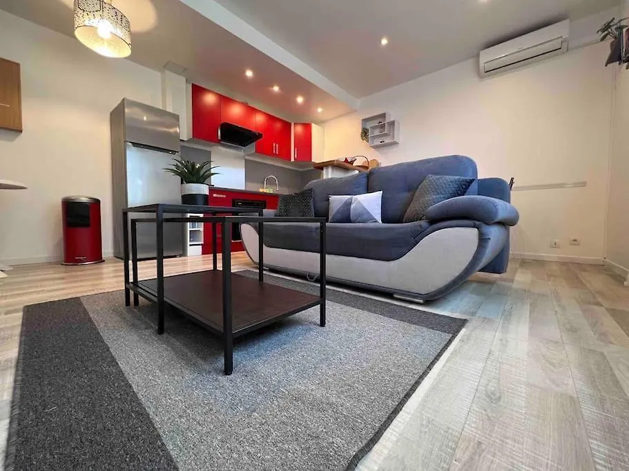 Le Red Light : Apt 4 Prs, Clim, 300M Des Plages Antibes