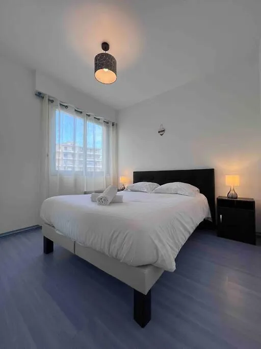 Le Red Light : Apt 4 Prs, Clim, 300M Des Plages Antibes Apartment