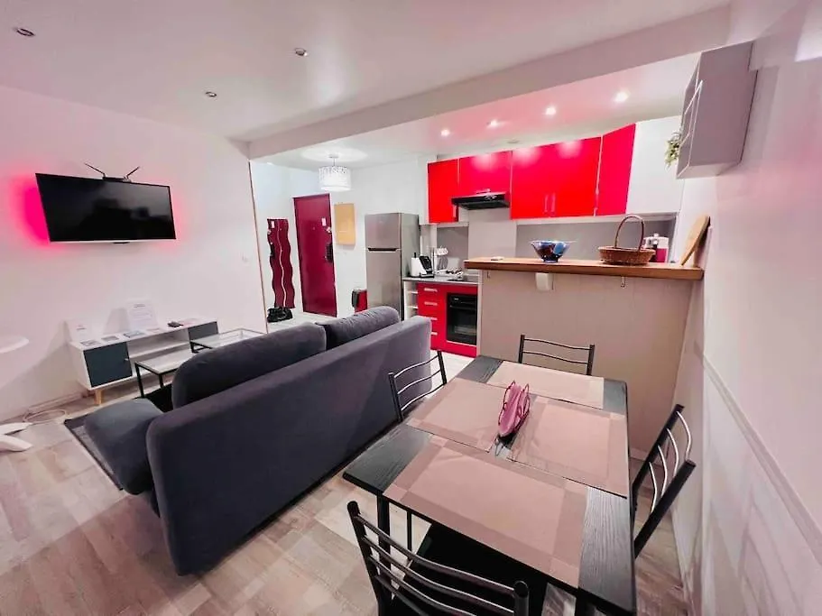 Le Red Light : Apt 4 Prs, Clim, 300M Des Plages Antibes 0*,  France
