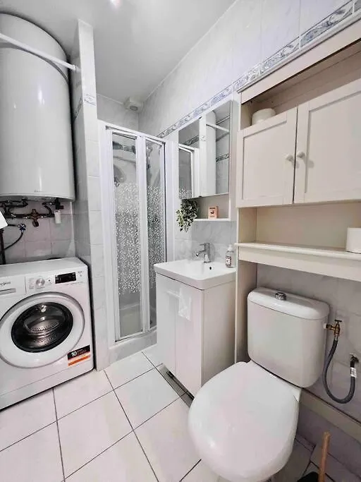 Le Red Light : Apt 4 Prs, Clim, 300M Des Plages Antibes France
